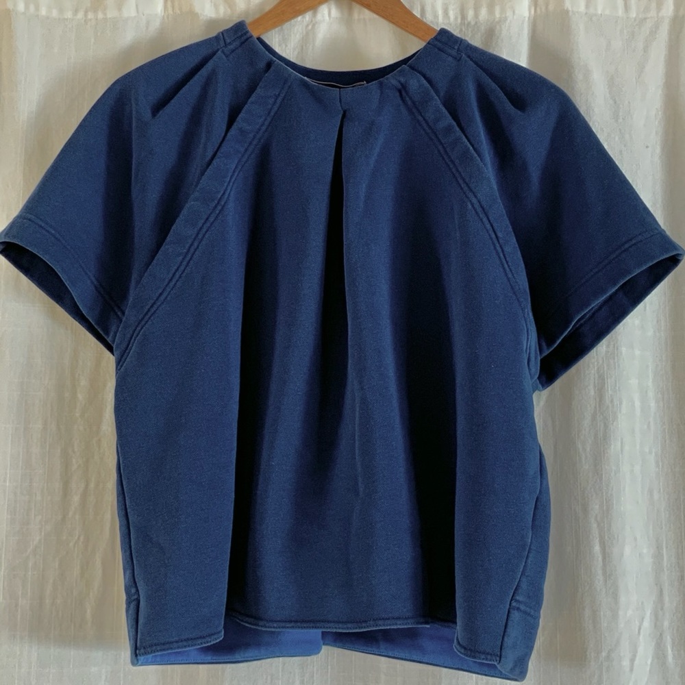adidas x Stella McCartney short sleeve sweatshirt. Sporty fem.